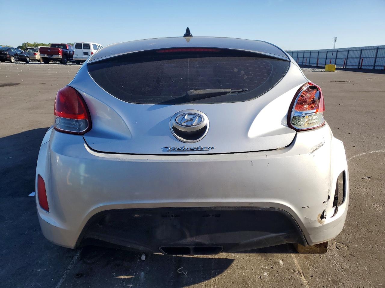 Hyundai VELOSTER Base