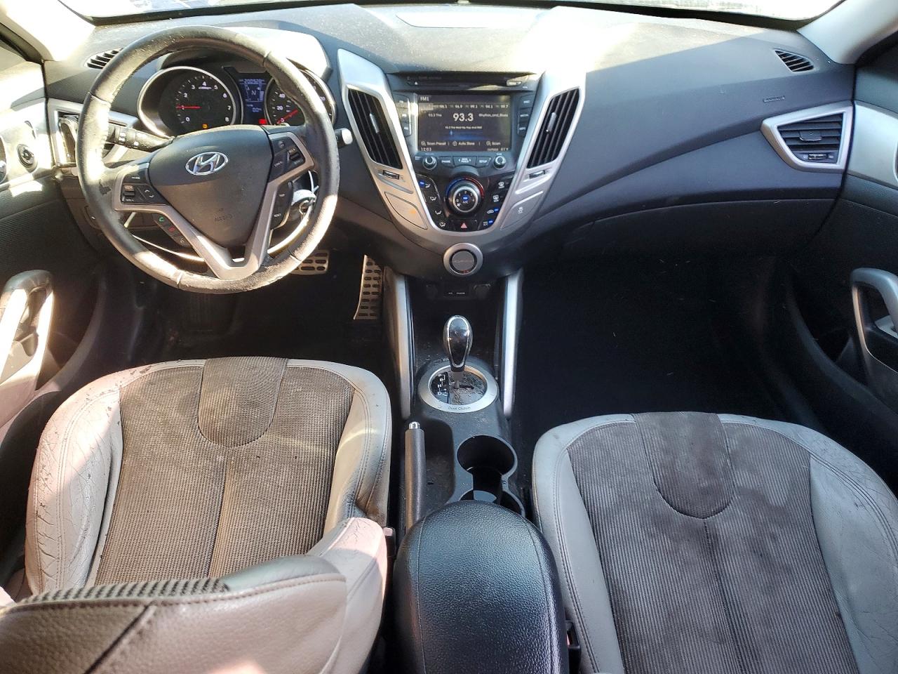Hyundai VELOSTER Base