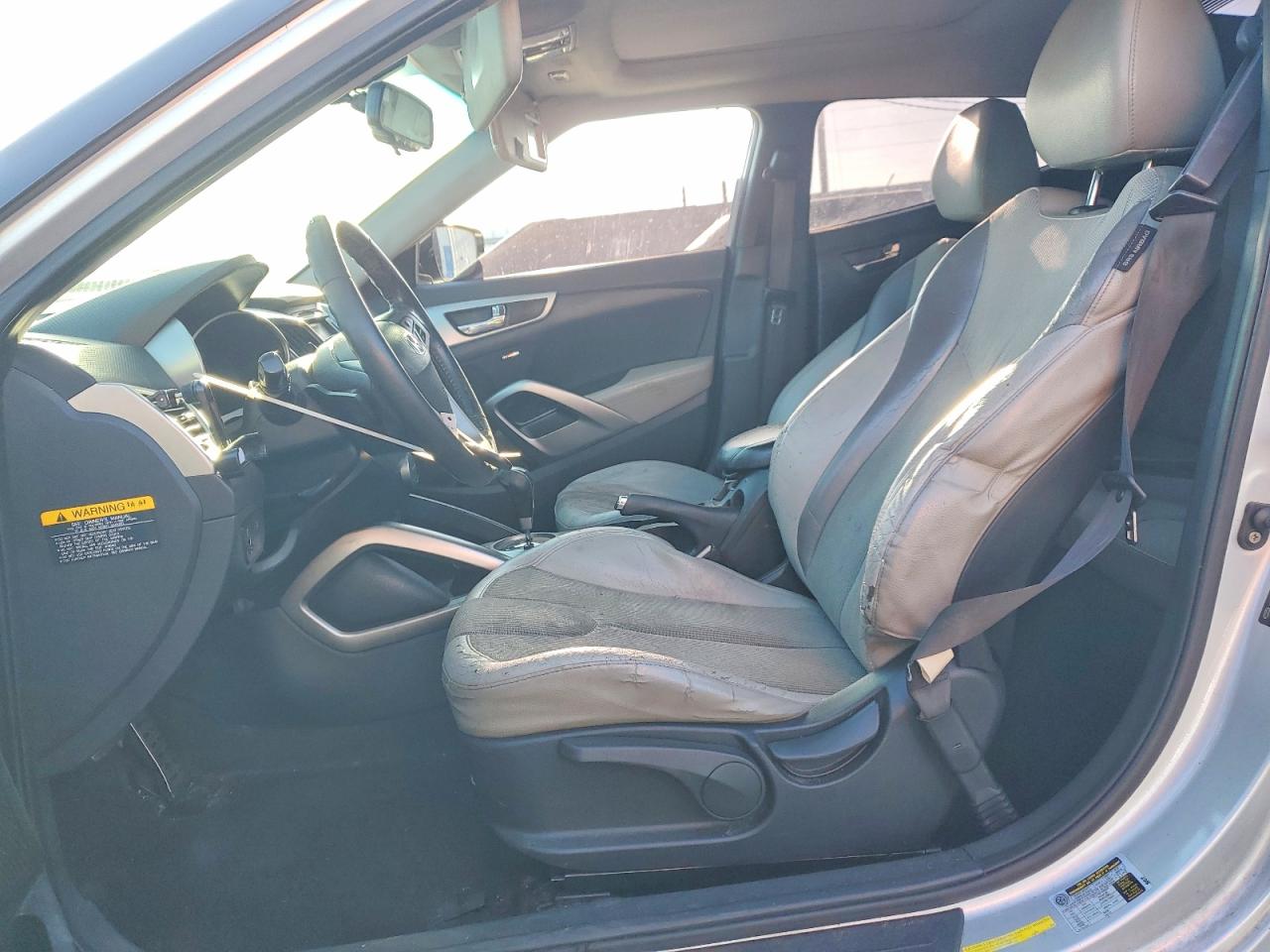 Hyundai VELOSTER Base