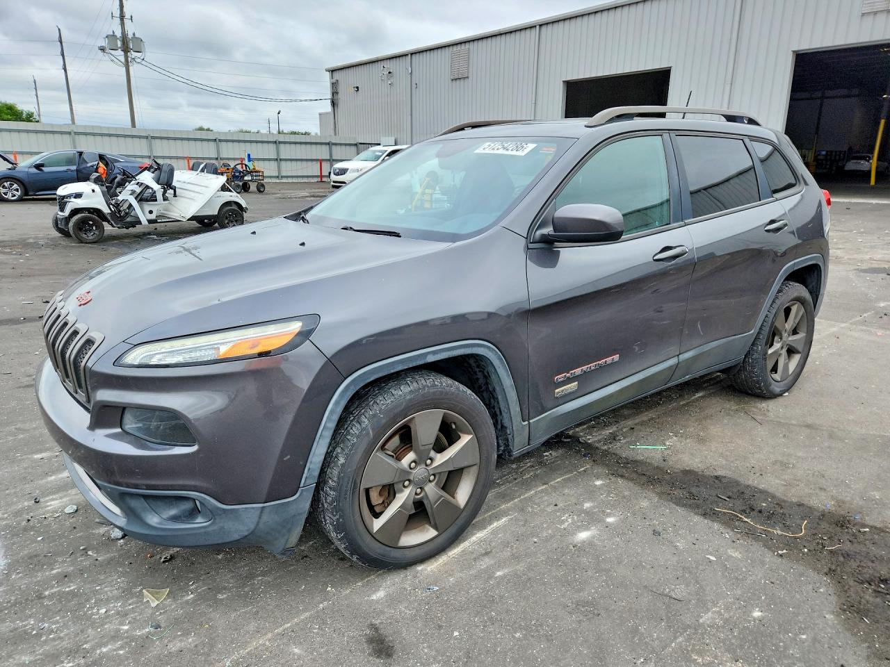 Salvage Jeep Cherokee Image