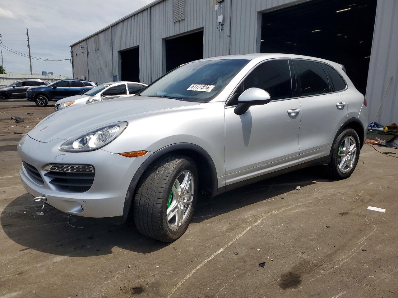Salvage Porsche Cayenne Image
