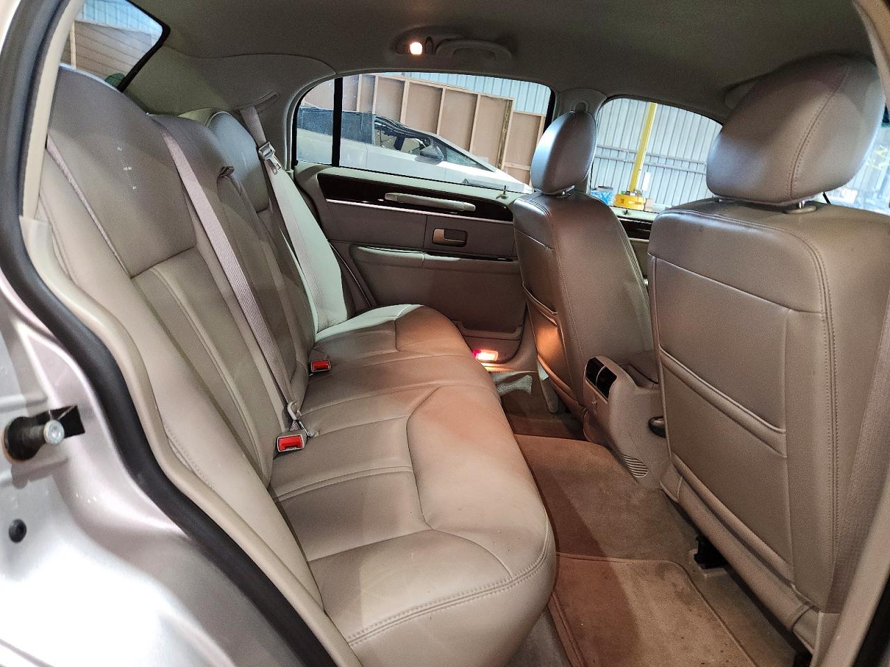 Lincoln Towncar Signature Limited