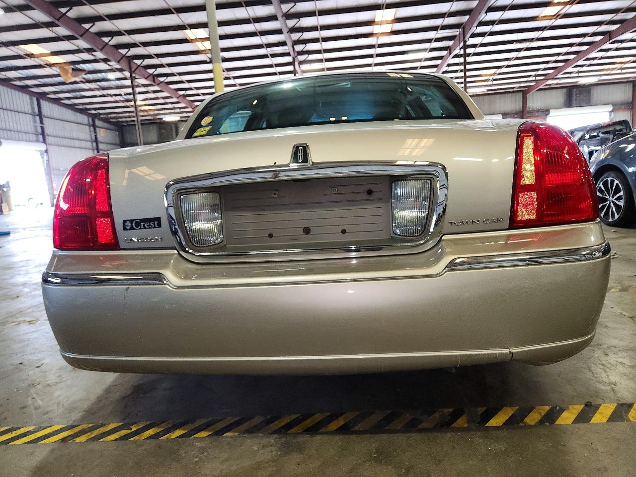 Lincoln Towncar Signature Limited
