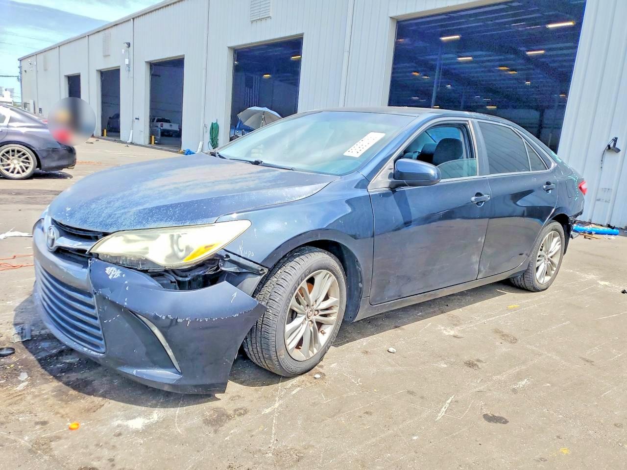 Salvage Toyota Camry Image