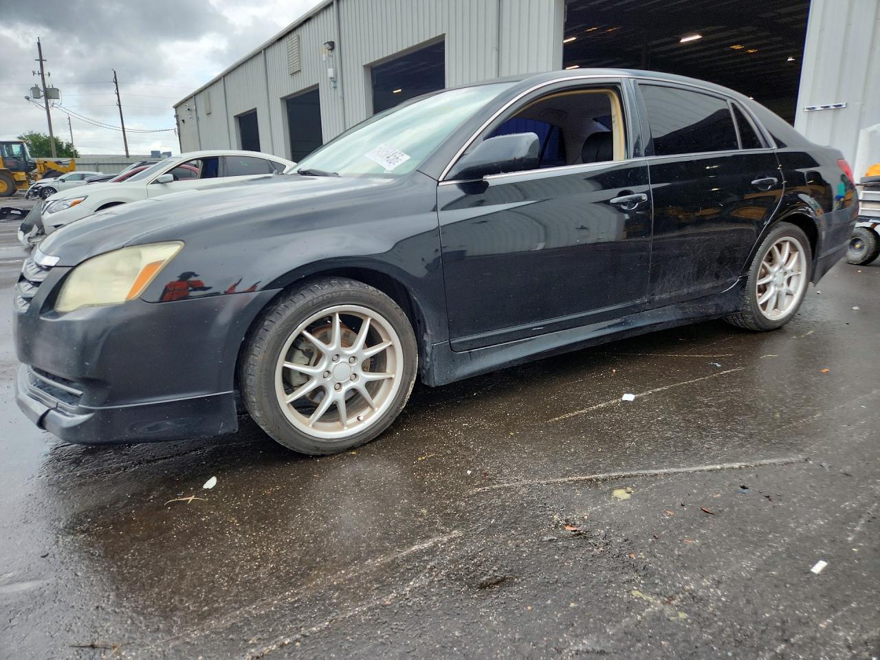 Salvage Toyota Avalon Image
