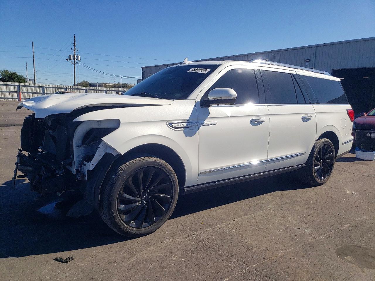 Salvage Lincoln Navigator Image