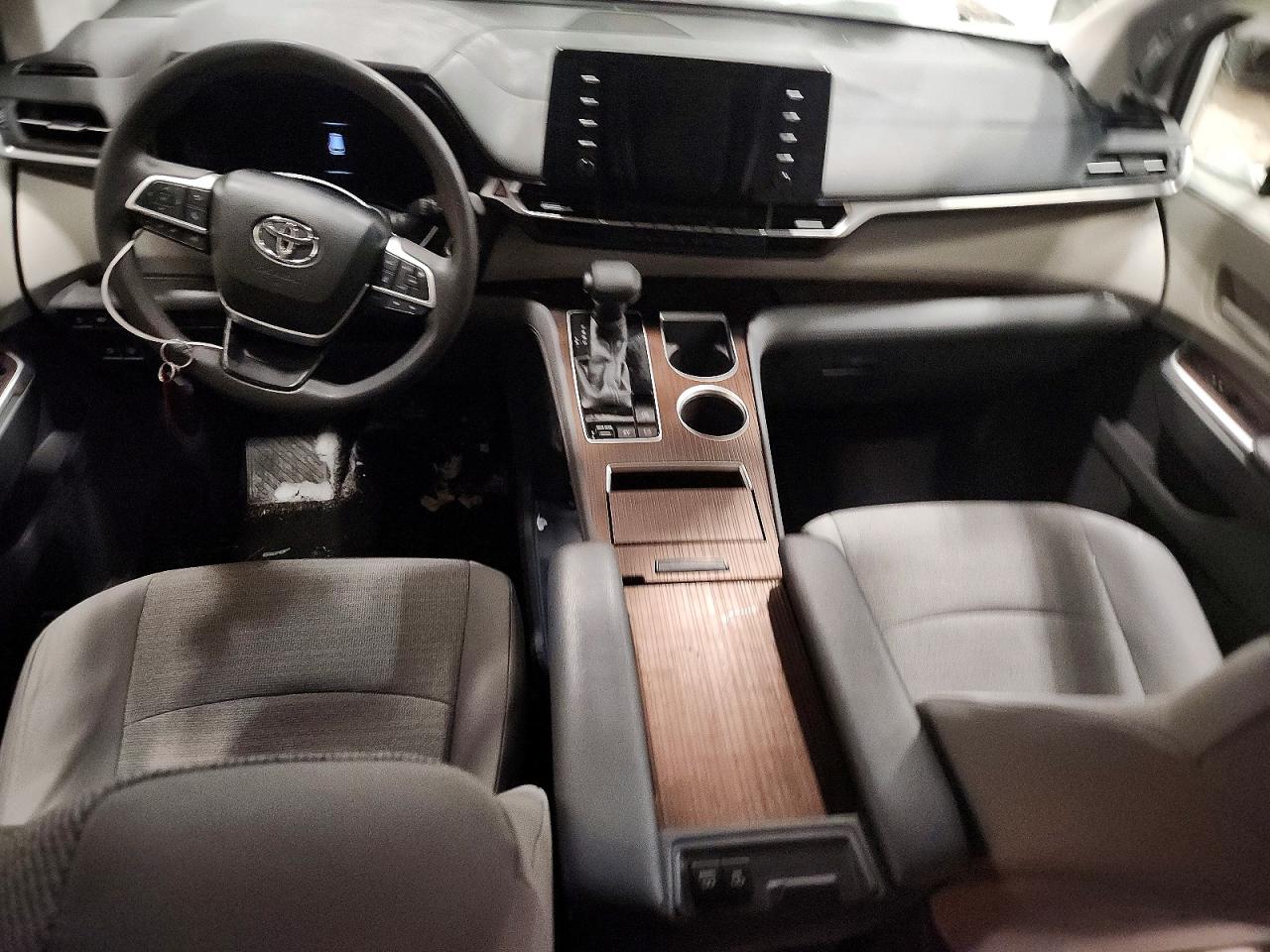 Toyota Sienna Le