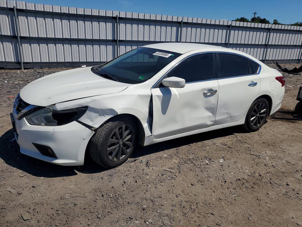 Salvage Nissan Altima Image