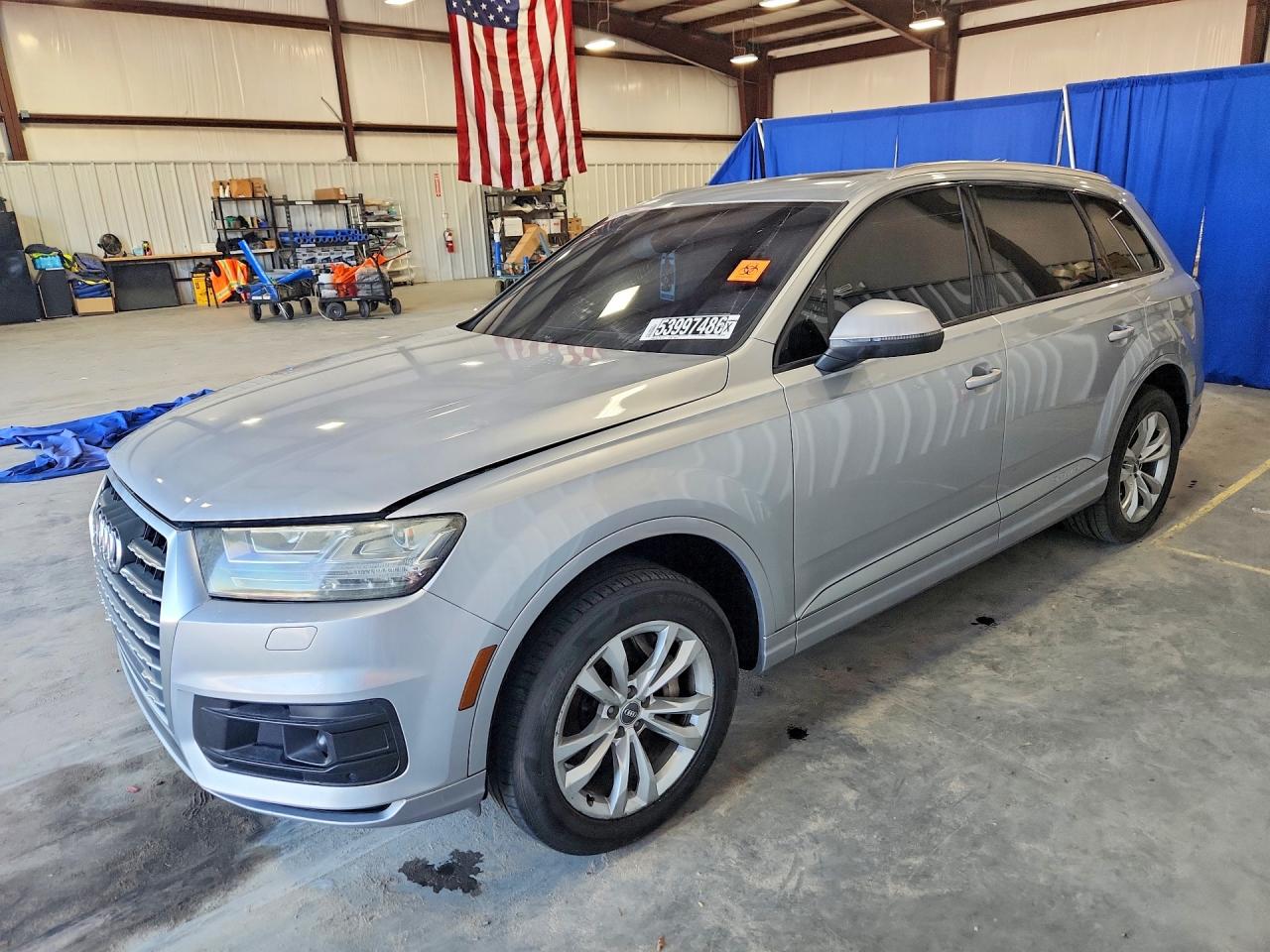 Salvage Audi Q7 Image