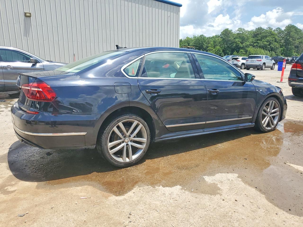 Volkswagen Passat R-line