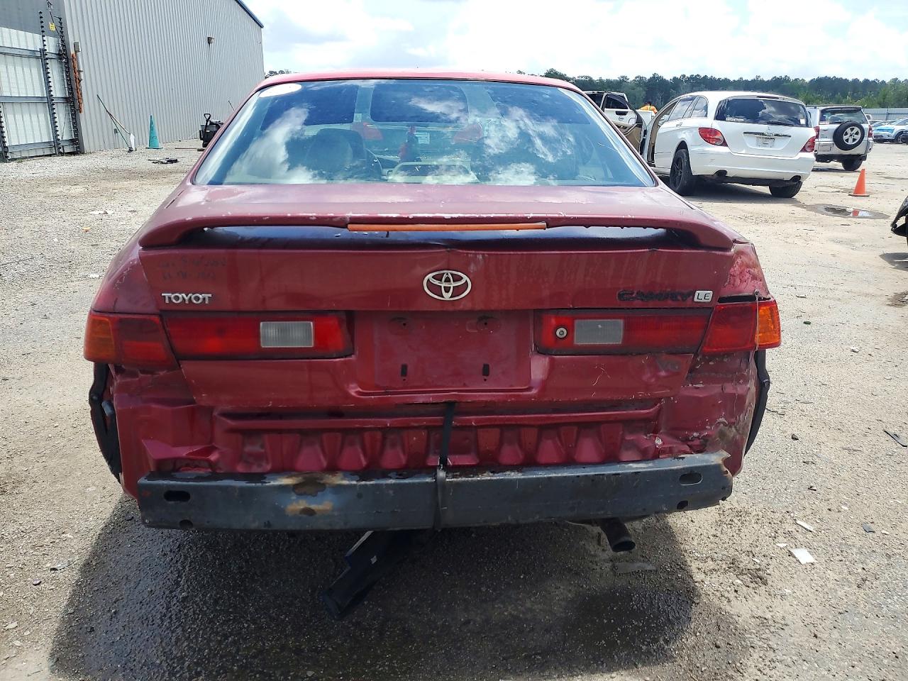 Toyota Camry Le V6
