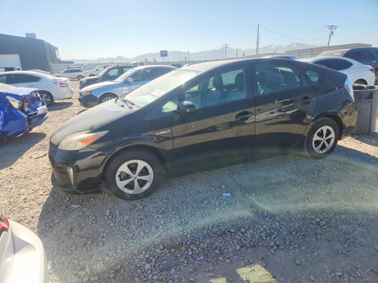 Salvage Toyota Prius Image