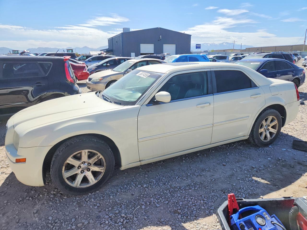 Salvage Chrysler 300 Image