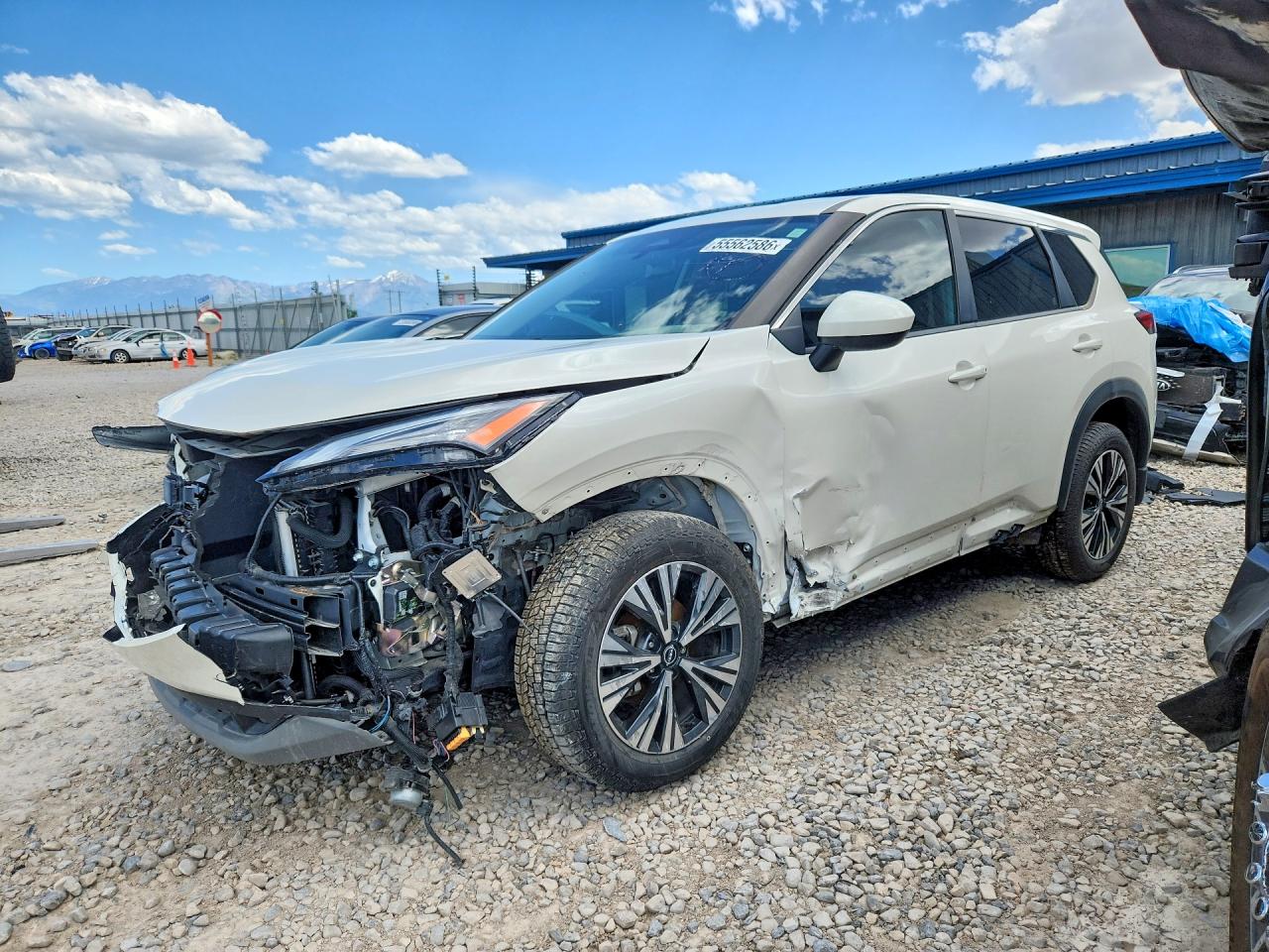 Salvage Nissan Rogue Image