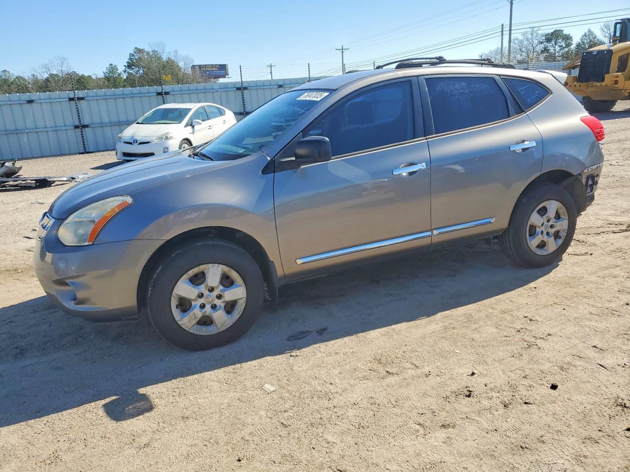 Salvage Nissan Rogue Image