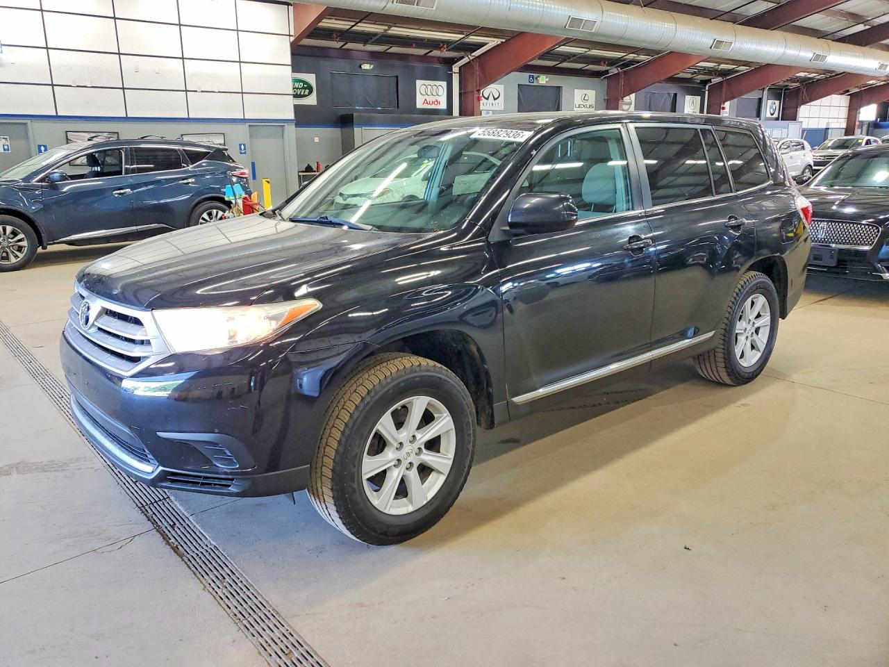 Salvage Toyota Highlander Image
