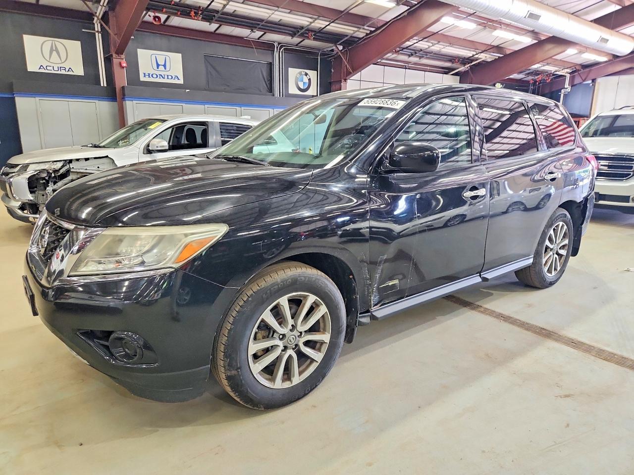 Salvage Nissan Pathfinder Image