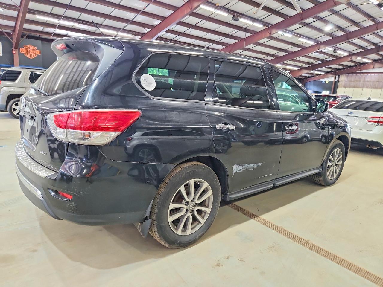 Nissan Pathfinder S