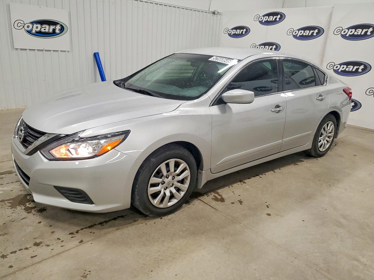 Salvage Nissan Altima Image
