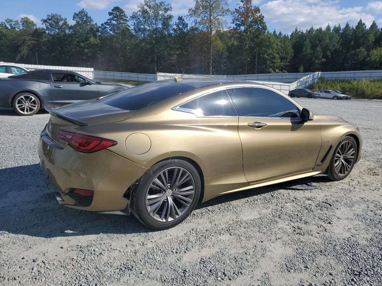 INFINITI Q60 Luxe 300