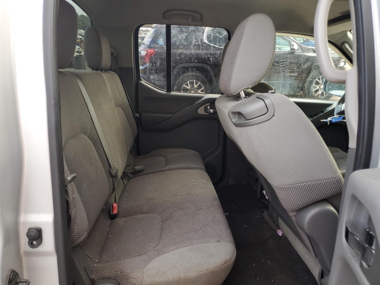 Nissan Frontier Crew Cab Se