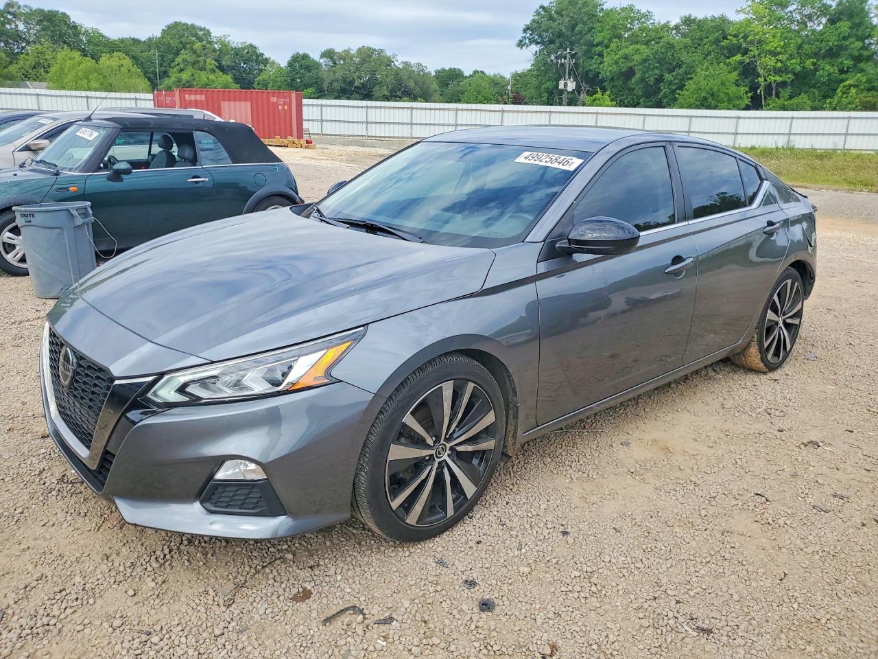 Salvage Nissan Altima Image