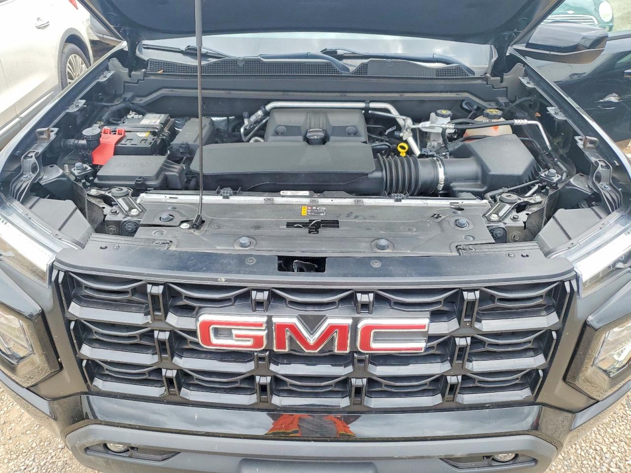 GMC Canyon Elevation