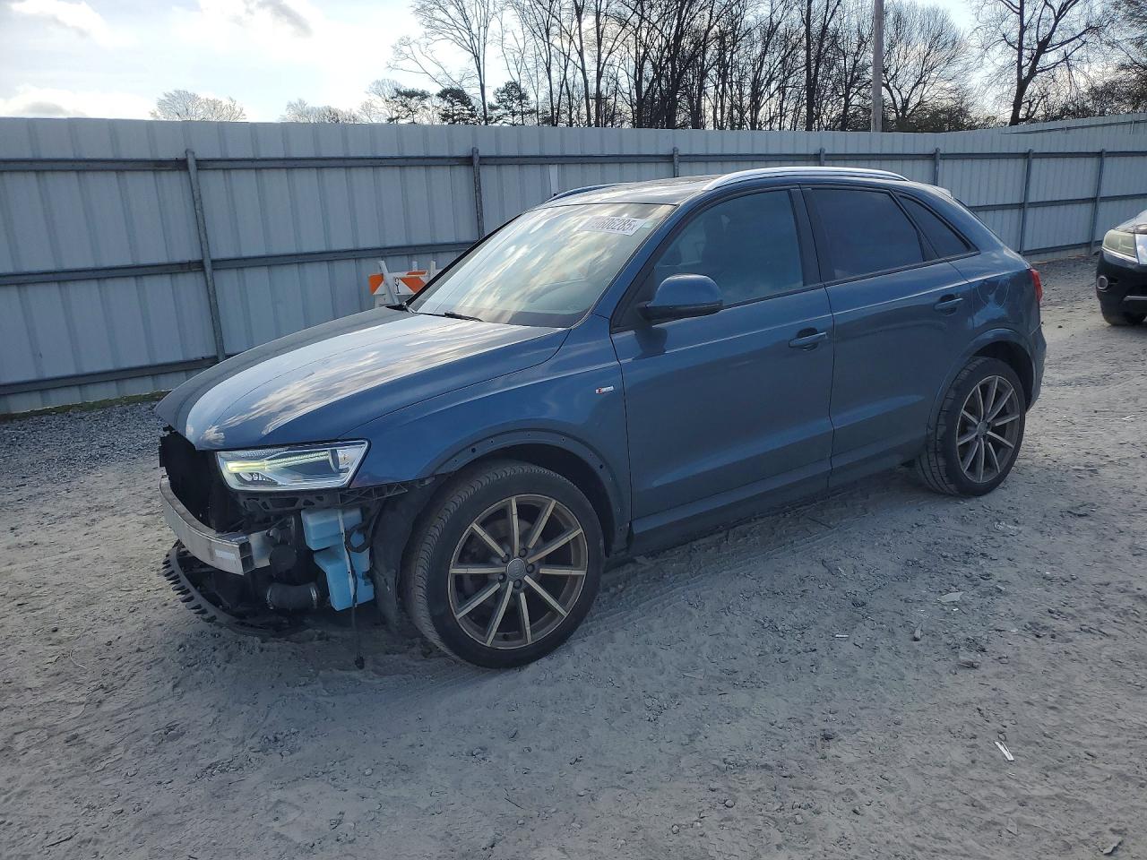 Salvage Audi Q3 Image