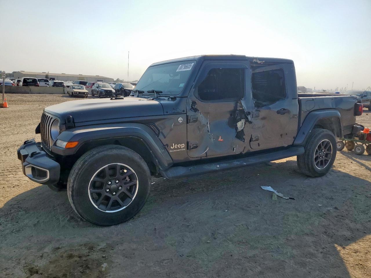 Salvage Jeep Gladiator Image