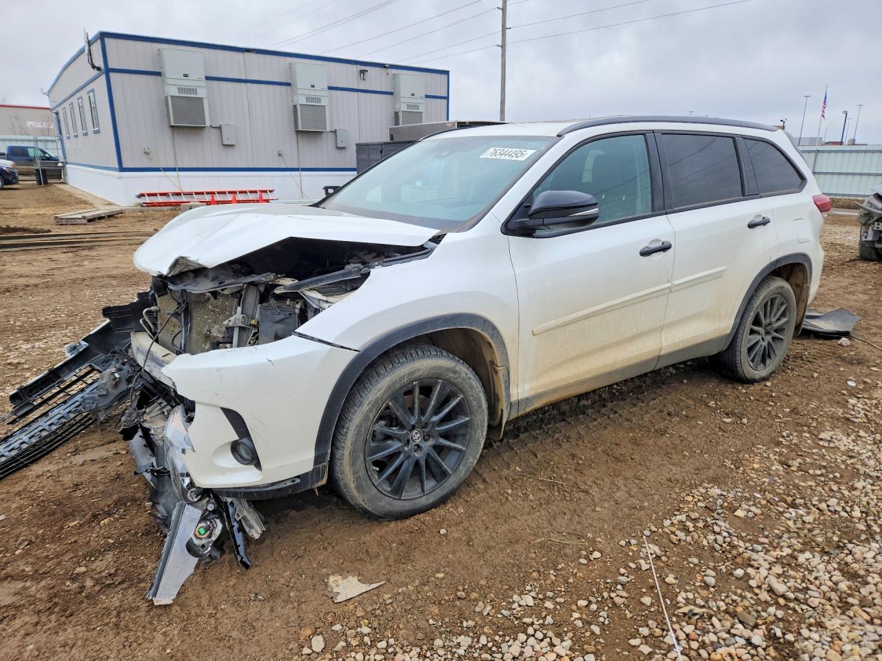 Salvage Toyota Highlander Image