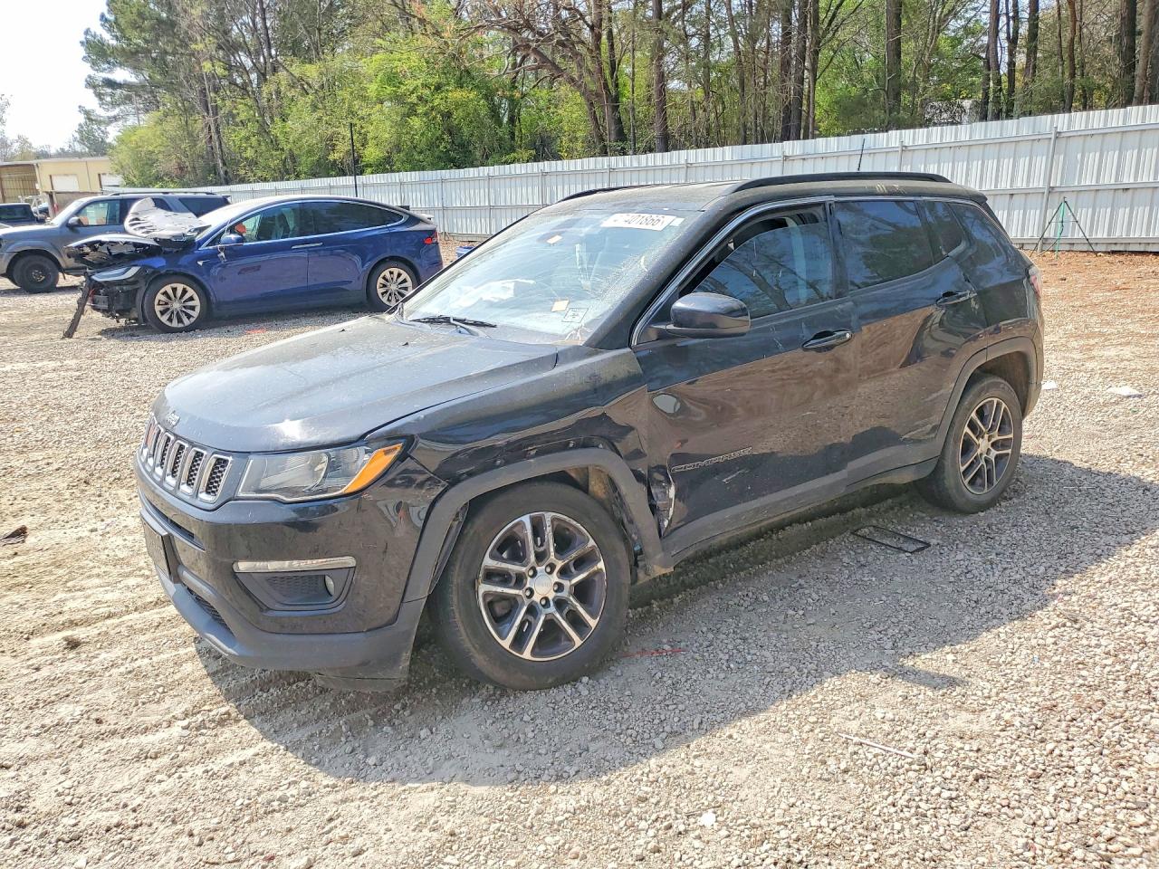 Salvage Jeep Compass Image