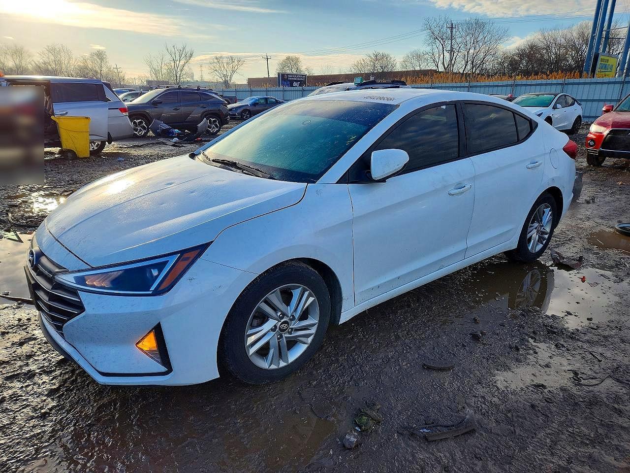 Salvage Hyundai ELANTRA Image