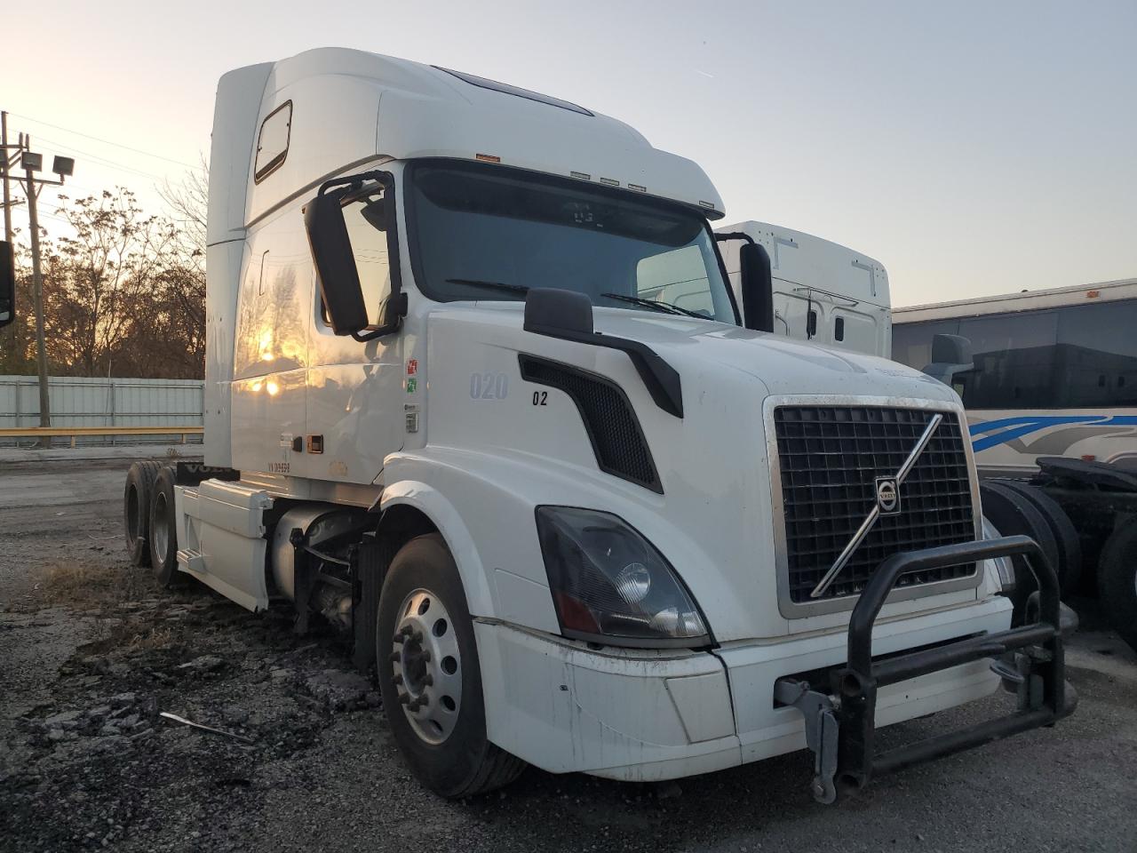 Salvage Volvo Vn Image