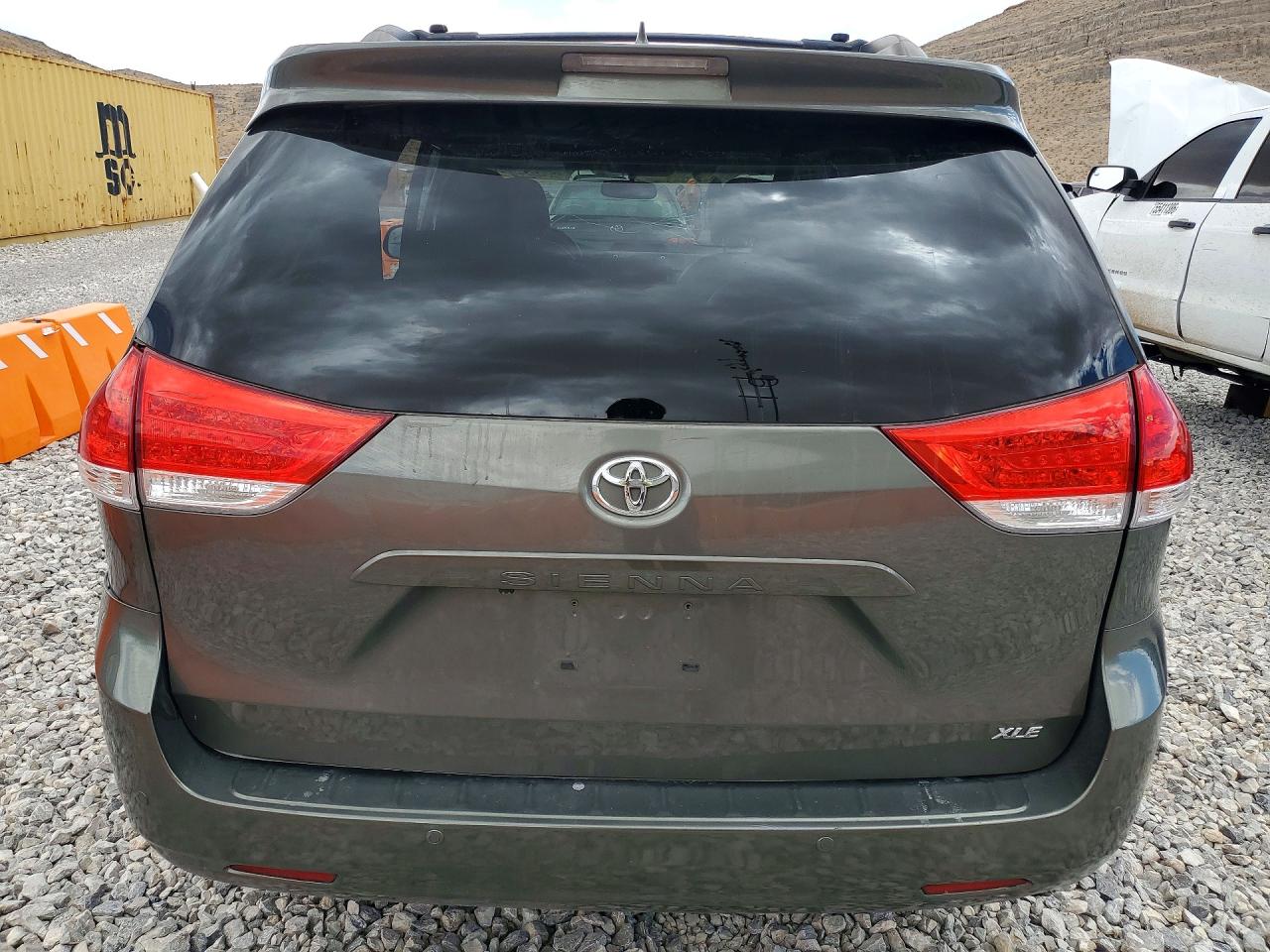 Toyota Sienna Xle 8-passenger