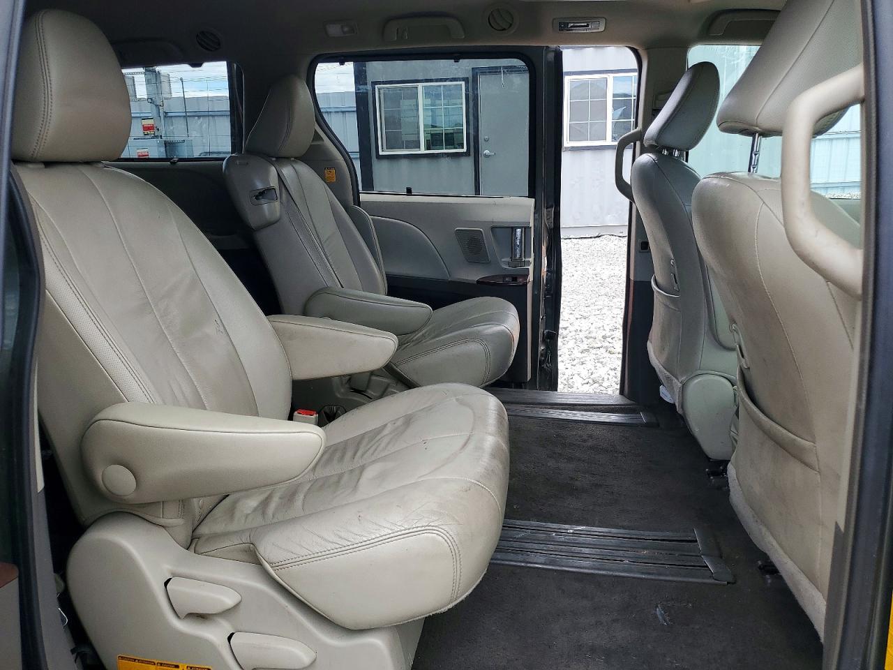 Toyota Sienna Xle 8-passenger