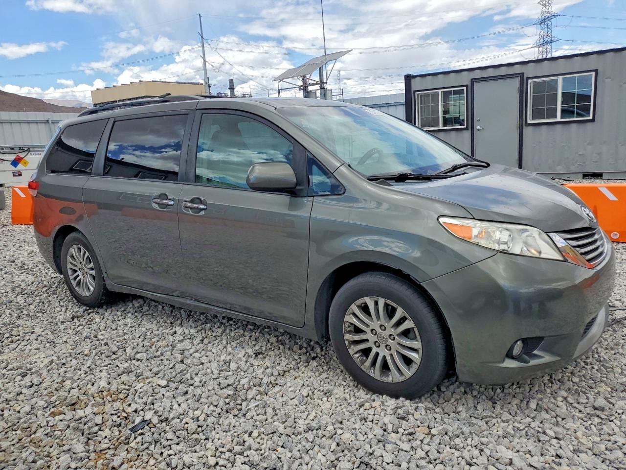 Toyota Sienna Xle 8-passenger