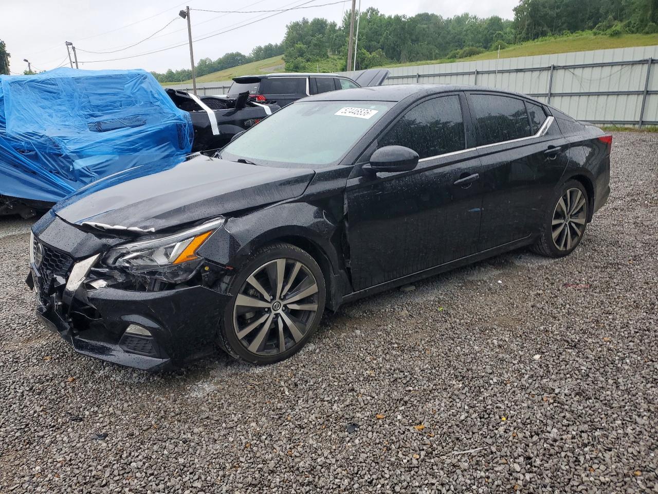 Salvage Nissan Altima Image