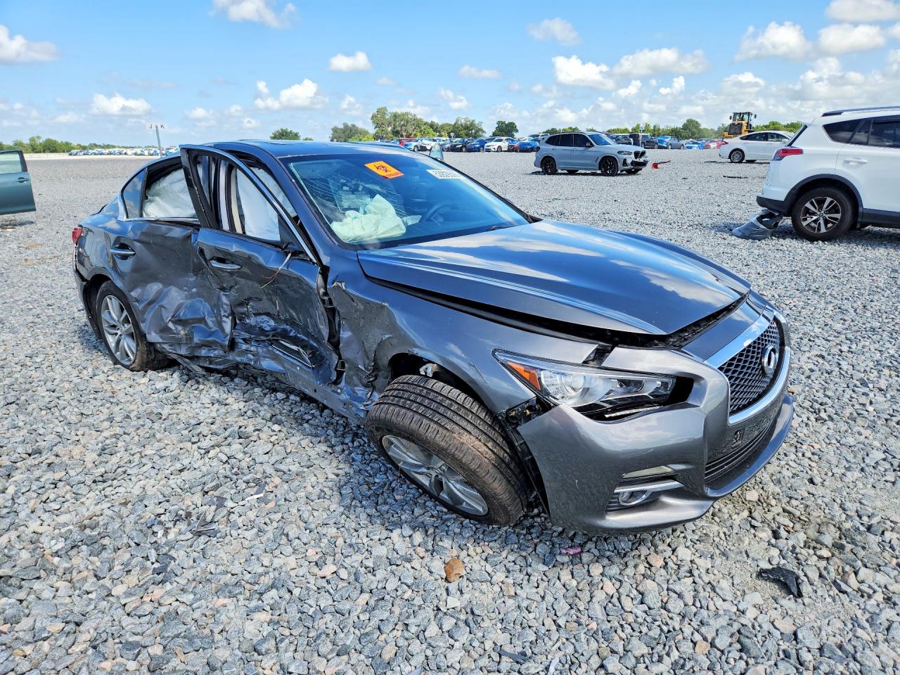 INFINITI Q50 Premium