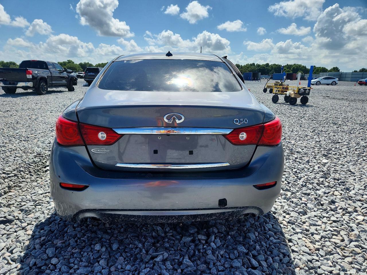 INFINITI Q50 Premium