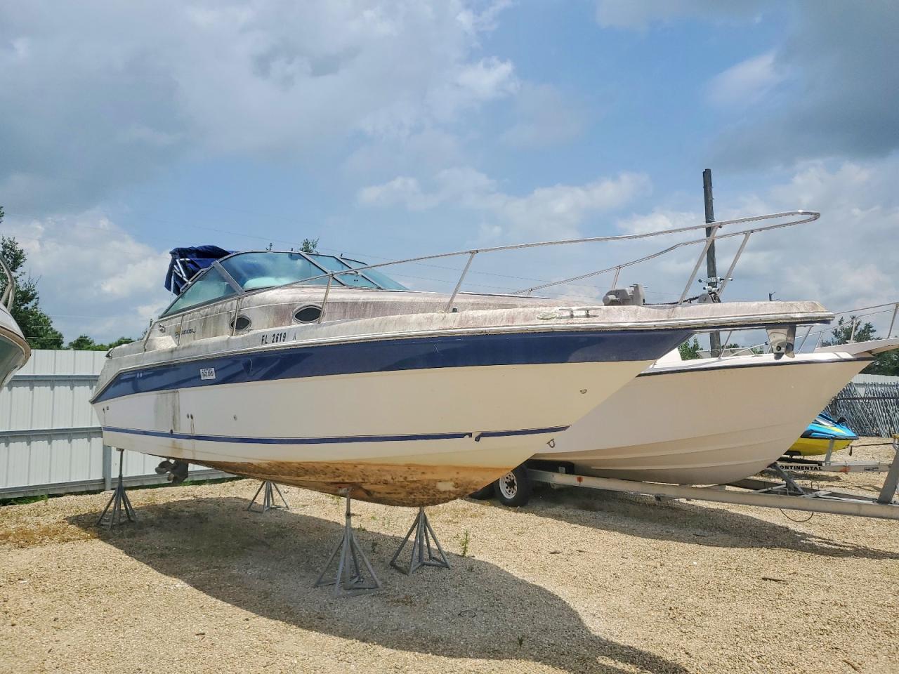 Salvage Sea Ray Boats 270 Sundan Image