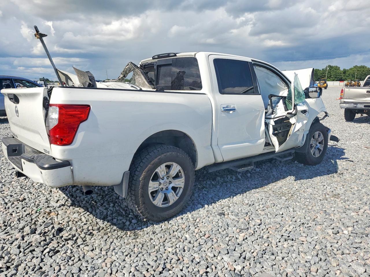 Nissan Titan Sv