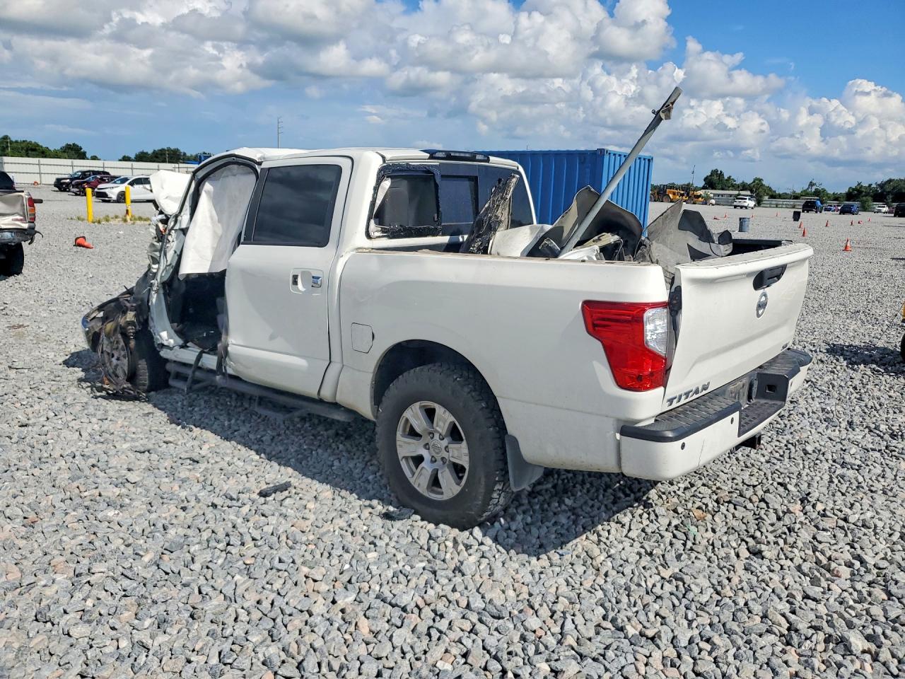 Nissan Titan Sv