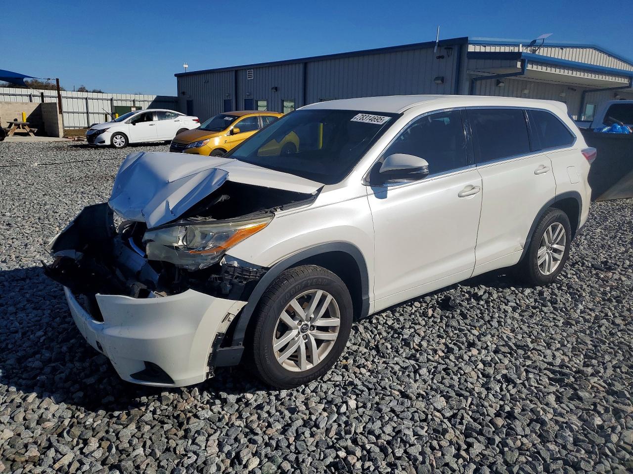 Salvage Toyota Highlander Image