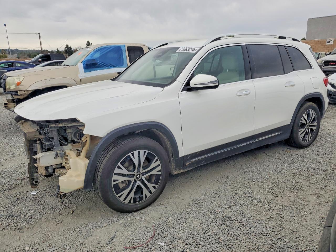 Salvage Mercedes-Benz GLB Image