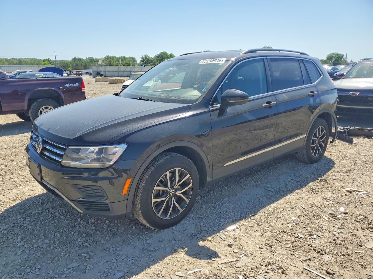 Salvage Volkswagen Tiguan Image