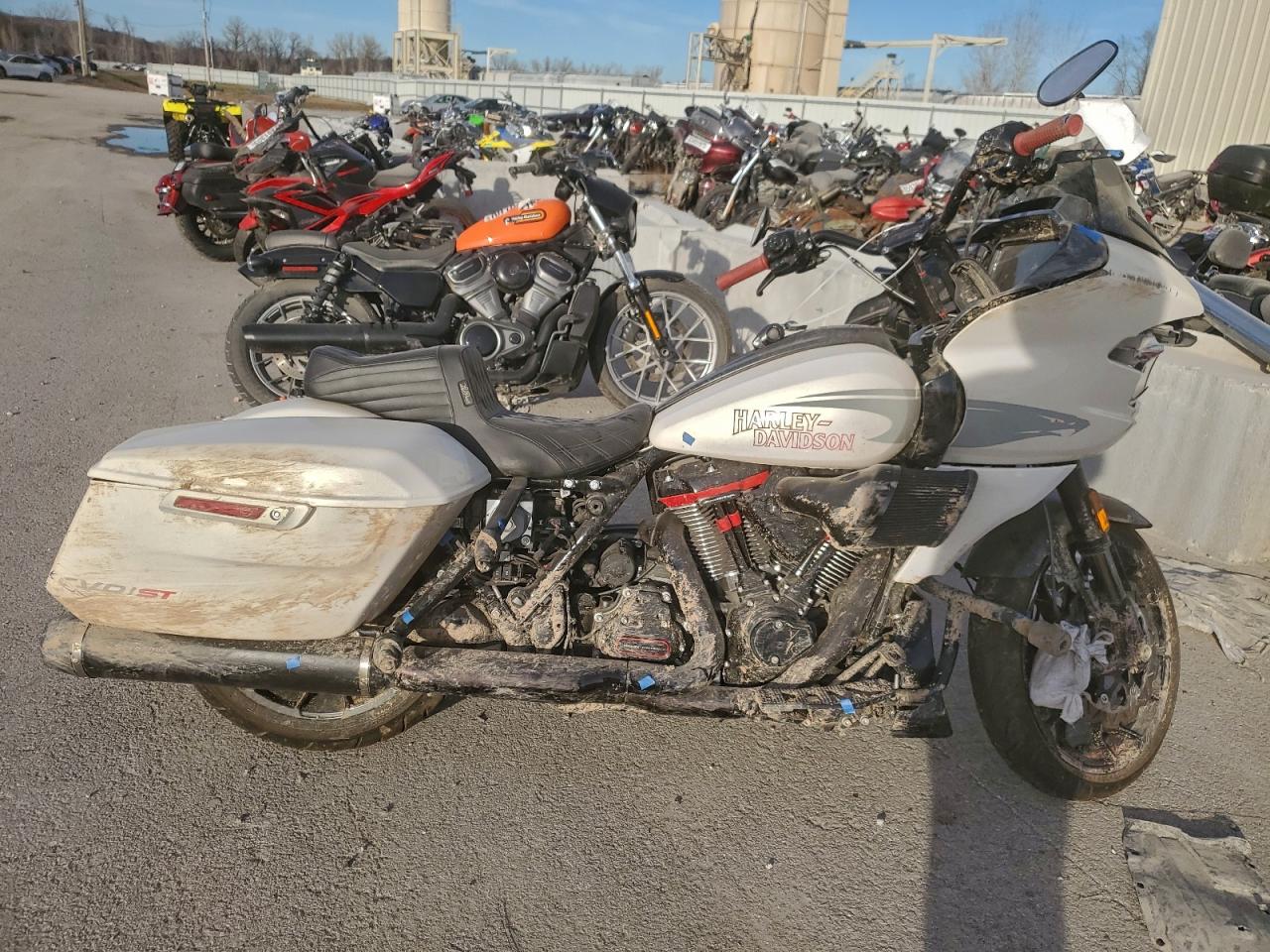Salvage Harley-Davidson Fltrxstse Image