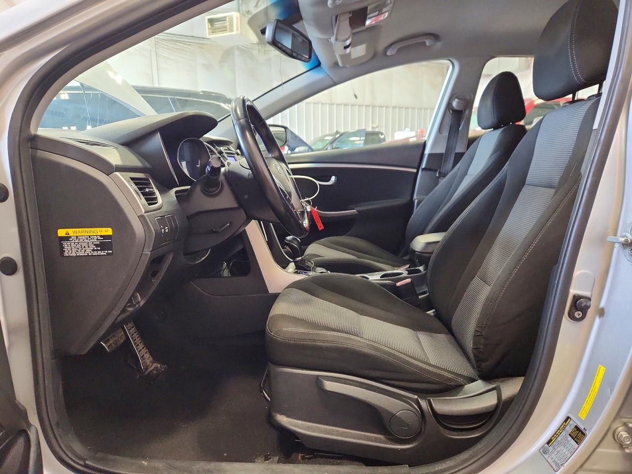 Hyundai ELANTRA Base