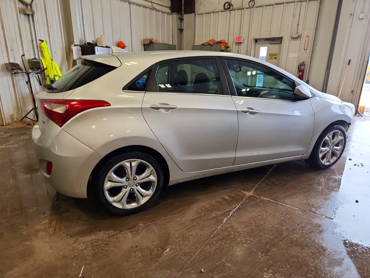 Hyundai ELANTRA Base