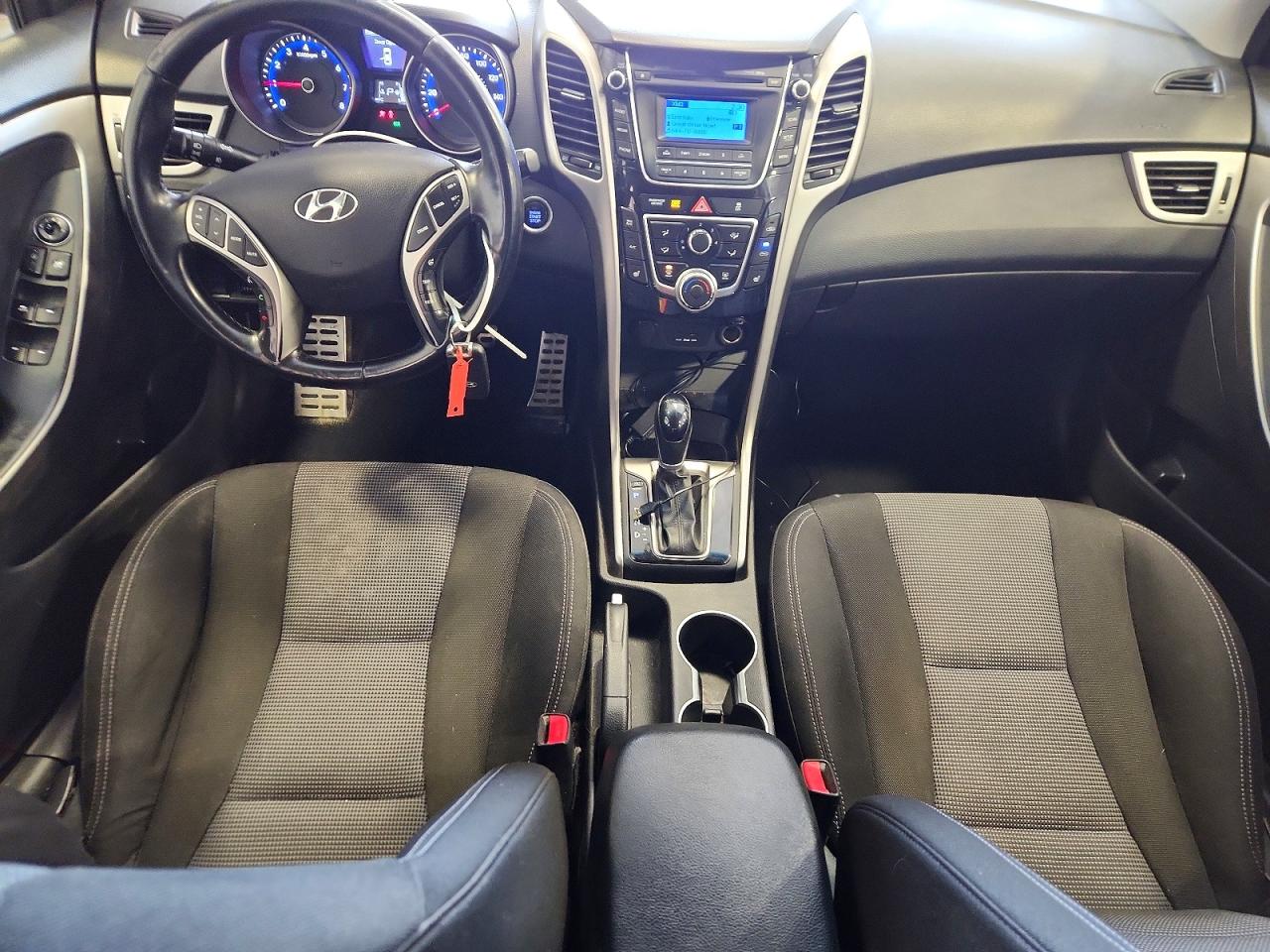 Hyundai ELANTRA Base