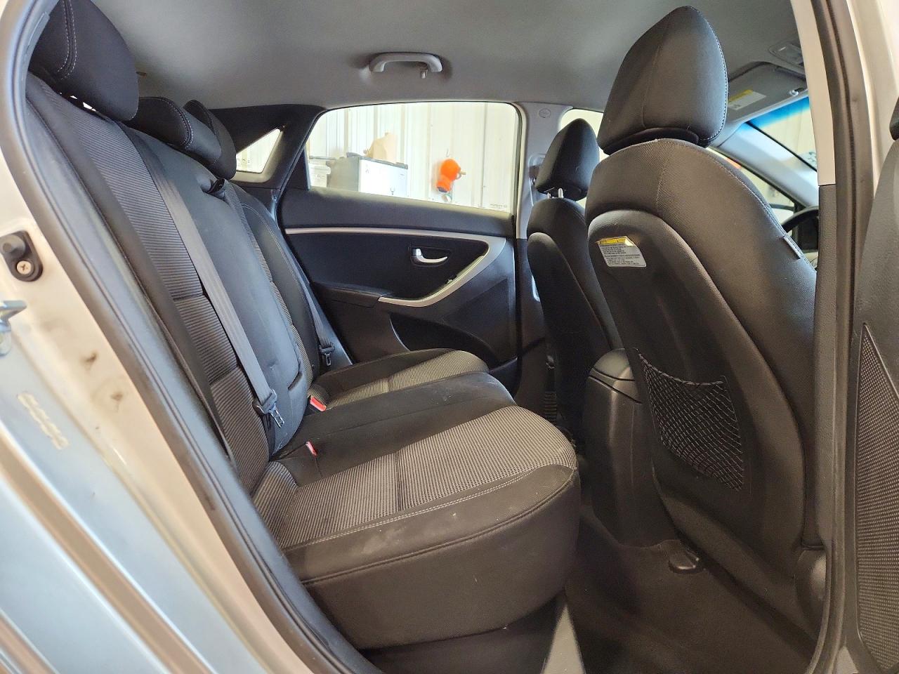 Hyundai ELANTRA Base